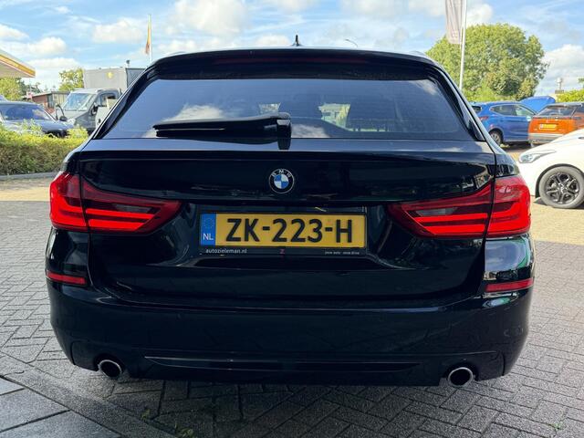 BMW 5-SERIE Touring 518d High Executive Edition LED | SFEER VERLICHTING |ELEKTRISCHE ACHTERKLEP | PARKEER SENROEN | LEDER | ELEKT STOELEN MET MEMORY | KEYLESS ENTRY/GO | NAVIGATIE | LASER KOPLAMPEN | STOEL VERWARMING |
