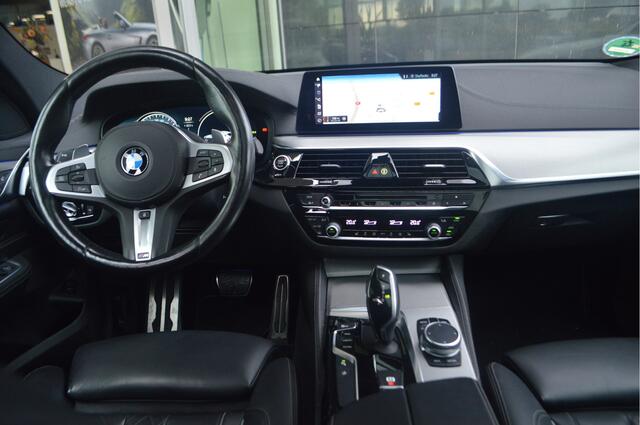 BMW 6-SERIE Gran Turismo 640i High Executive M Sport Automaat / Panoramadak / Adaptieve LED / Head-Up / Parking Assistant / Stoelverwarming / Navigatie Professional / Verwarmd stuurwiel
