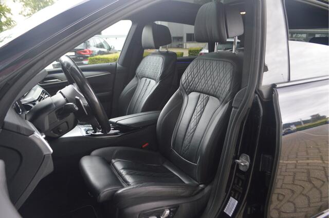 BMW 6-SERIE Gran Turismo 640i High Executive M Sport Automaat / Panoramadak / Adaptieve LED / Head-Up / Parking Assistant / Stoelverwarming / Navigatie Professional / Verwarmd stuurwiel