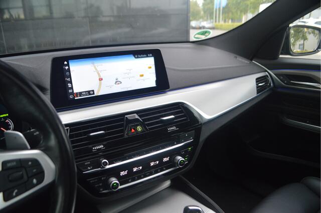 BMW 6-SERIE Gran Turismo 640i High Executive M Sport Automaat / Panoramadak / Adaptieve LED / Head-Up / Parking Assistant / Stoelverwarming / Navigatie Professional / Verwarmd stuurwiel