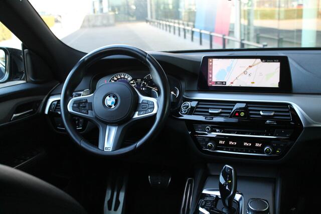BMW 6-SERIE Gran Turismo 630d High Executive M Sport Automaat / Sportstoelen / Achteruitrijcamera / Comfort Access / Navigatie Professional / Stoelverwarming