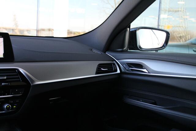 BMW 6-SERIE Gran Turismo 630d High Executive M Sport Automaat / Sportstoelen / Achteruitrijcamera / Comfort Access / Navigatie Professional / Stoelverwarming