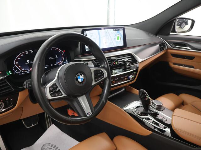 BMW 6-SERIE Gran Turismo 630i High Executive | M-Pakket | Panoramadak | Ele.verstelbare stoelen + Geheugen | 360 Camera | DAB | Apple Carplay/Android Auto | Adaptieve Cruise Control | Ele.wegklapbare trekhaak | SoftClose |