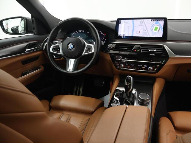 BMW 6-SERIE Gran Turismo 630i High Executive | M-Pakket | Panoramadak | Ele.verstelbare stoelen + Geheugen | 360 Camera | DAB | Apple Carplay/Android Auto | Adaptieve Cruise Control | Ele.wegklapbare trekhaak | SoftClose |