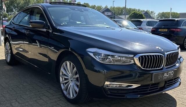 BMW 6-SERIE Gran Turismo 640i High Executive 340PK | ZEER NETTE STAAT | Volledige Onderhoudshistorie | Luxury Line | 6 Cilinder | PANO | Adaptive Cruise Control | Achteruitrijcamera | Active Protection | Lederen Bekleding | 2x Memory | Elektrisch verstelbare voorstoelen | Dodehoekdetectie | Keyless Entry | Stoelverwarming | Achterbankverwarming | Navigatie | Soft Close | HIFI | Elektrisch Glazen Panorama-dak | Elektrische Achterklep |