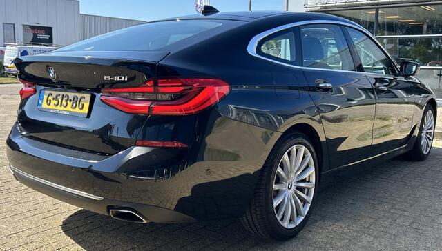 BMW 6-SERIE Gran Turismo 640i High Executive 340PK | ZEER NETTE STAAT | Volledige Onderhoudshistorie | Luxury Line | 6 Cilinder | PANO | Adaptive Cruise Control | Achteruitrijcamera | Active Protection | Lederen Bekleding | 2x Memory | Elektrisch verstelbare voorstoelen | Dodehoekdetectie | Keyless Entry | Stoelverwarming | Achterbankverwarming | Navigatie | Soft Close | HIFI | Elektrisch Glazen Panorama-dak | Elektrische Achterklep |