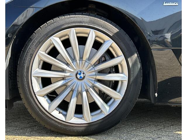 BMW 6-SERIE Gran Turismo 640i High Executive 340PK | ZEER NETTE STAAT | Volledige Onderhoudshistorie | Luxury Line | 6 Cilinder | PANO | Adaptive Cruise Control | Achteruitrijcamera | Active Protection | Lederen Bekleding | 2x Memory | Elektrisch verstelbare voorstoelen | Dodehoekdetectie | Keyless Entry | Stoelverwarming | Achterbankverwarming | Navigatie | Soft Close | HIFI | Elektrisch Glazen Panorama-dak | Elektrische Achterklep |
