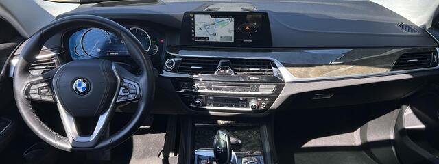 BMW 6-SERIE Gran Turismo 640i High Executive 340PK | ZEER NETTE STAAT | Volledige Onderhoudshistorie | Luxury Line | 6 Cilinder | PANO | Adaptive Cruise Control | Achteruitrijcamera | Active Protection | Lederen Bekleding | 2x Memory | Elektrisch verstelbare voorstoelen | Dodehoekdetectie | Keyless Entry | Stoelverwarming | Achterbankverwarming | Navigatie | Soft Close | HIFI | Elektrisch Glazen Panorama-dak | Elektrische Achterklep |