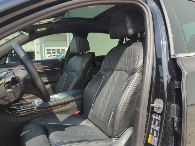 BMW 7-SERIE 745e High Executive ACC Entertainment Stoelkoeling Massage Soft Close 360 Camera