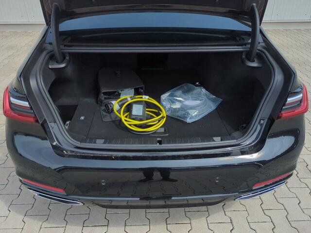 BMW 7-SERIE 745e High Executive ACC Entertainment Stoelkoeling Massage Soft Close 360 Camera