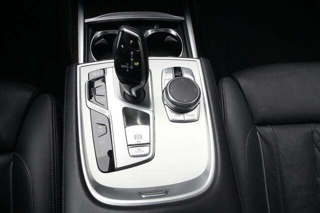 BMW 7-SERIE 740Le xDrive iPerformance High Executive 327pk Panoramadak/Navigatie/Camera