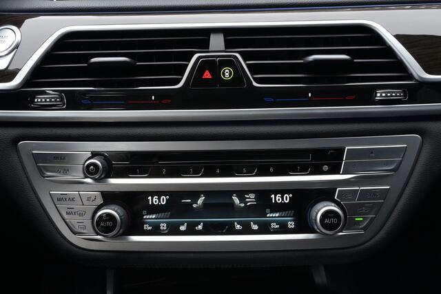 BMW 7-SERIE 740Le xDrive iPerformance High Executive 327pk Panoramadak/Navigatie/Camera