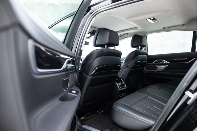 BMW 7-SERIE 750i xDrive High Executive | M-Sport | Schuifdak | Stoelventilatie | Head-Up