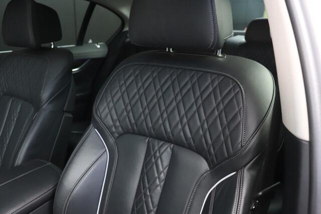 BMW 7-SERIE 740i High Executive | LEDER | SCHUIFDAK | MEMORY | STOELVERWARMING | HEAD-UP | CAMERA | NAVI | CRUISE |