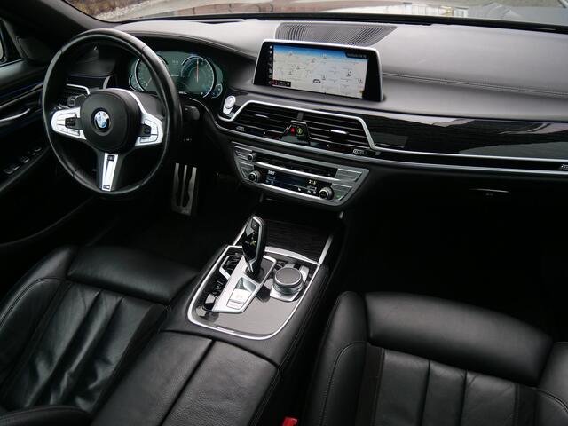 BMW 7-SERIE 740e iPerformance High Executive 326 Pk Automaat Navi / Leer / DAB / Apple Carplay / Schuifdak / M-pakket