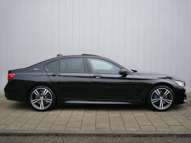 BMW 7-SERIE 740e iPerformance High Executive 326 Pk Automaat Navi / Leer / DAB / Apple Carplay / Schuifdak / M-pakket
