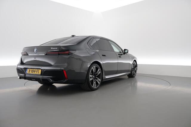 BMW 7-SERIE 750e xDrive M Sport | Pano | Skylounge | HUD | Soft Close | Luchtvering | Massage | B&W |