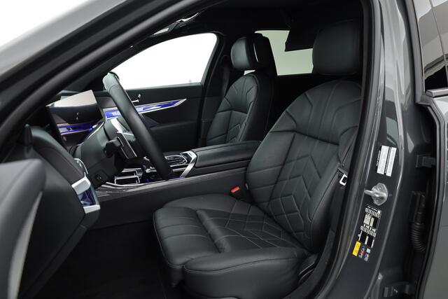 BMW 7-SERIE 750e xDrive M Sport | Pano | Skylounge | HUD | Soft Close | Luchtvering | Massage | B&W |