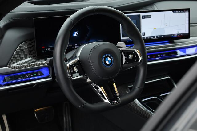 BMW 7-SERIE 750e xDrive M Sport | Pano | Skylounge | HUD | Soft Close | Luchtvering | Massage | B&W |