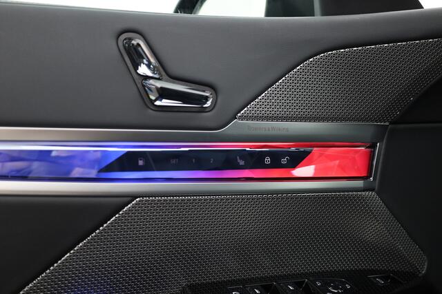 BMW 7-SERIE 750e xDrive M Sport | Pano | Skylounge | HUD | Soft Close | Luchtvering | Massage | B&W |