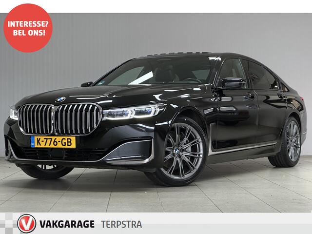 BMW 7-SERIE 730d xDrive/ Luchtvering/ Soft-Close/ 20'' LMV/ Elek. Schuif-Dak/ Harman-Kardon/ Stuurverw./ Stoelverw. V+A/ Apple + Android/ Virtual Dashboard/ Head-Up/ LEDER/ Zwarte-Hemel/ Elek. Stoelen + Memory/ Camer