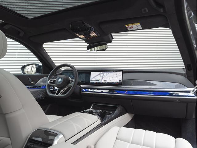BMW 7-SERIE M760e xDrive - Executive Lounge - Rear Entertainment - Bowers & Wilkins