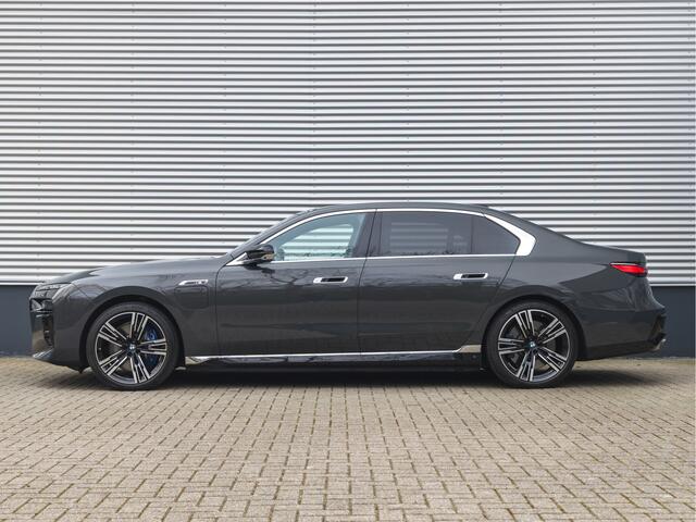 BMW 7-SERIE M760e xDrive - Executive Lounge - Rear Entertainment - Bowers & Wilkins