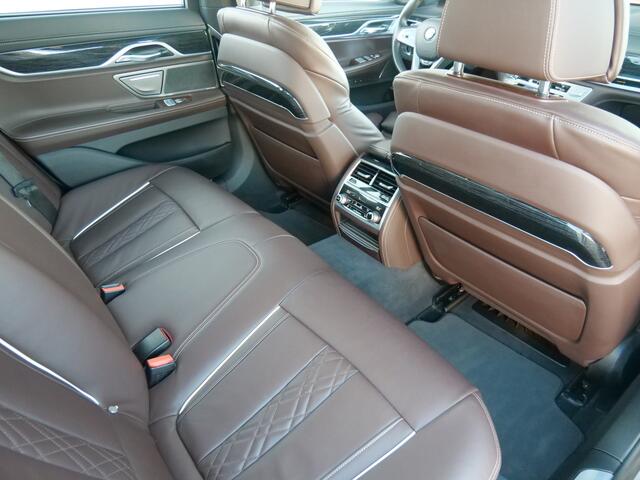 BMW 7-SERIE 745e 399pk High Executive i-Performance AUTOMAAT Laser LED / M-pakket / Alcantara hemel / Schuifdak