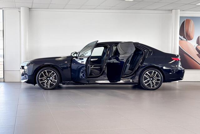 BMW 7-SERIE 750e xDrive | M Sport | Skylounge | Bowers & Wilkins | Soft-close | Massagestoelen |