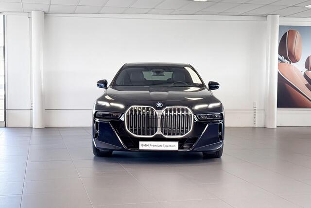 BMW 7-SERIE 750e xDrive | M Sport | Skylounge | Bowers & Wilkins | Soft-close | Massagestoelen |