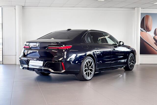 BMW 7-SERIE 750e xDrive | M Sport | Skylounge | Bowers & Wilkins | Soft-close | Massagestoelen |