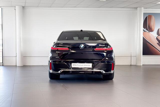 BMW 7-SERIE 750e xDrive | M Sport | Skylounge | Bowers & Wilkins | Soft-close | Massagestoelen |