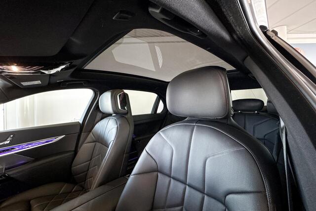BMW 7-SERIE 750e xDrive | M Sport | Skylounge | Bowers & Wilkins | Soft-close | Massagestoelen |