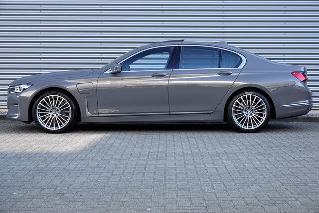 BMW 7-SERIE 745e High Executive | Schuifdak | H&K | Laser | HUD | Soft Close | Alcantara |