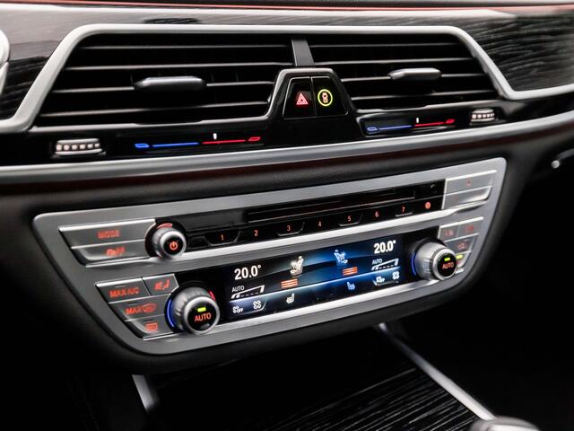 BMW 7-SERIE 740d xDrive M Sport High Executive 351Pk automaat (SCHUIFDAK, APPLE CARPLAY, BMW PREMIUM GARANTIE, ALARM KLASSE 5, LUCHTVERING, COMFORTSTOELEN MET MASSAGE, DISPLAY KEY, SFEERVERLICHTING, SOFTCLOSE, LASER LED, HEAD-UP DISPLAY,