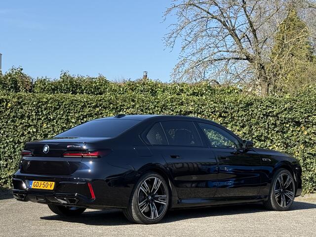 BMW 7-SERIE M760e xDrive | 21" | TV | Bowers & Wilkins Diamond | 4x Stoelverw + Stoelvent. + Massage | Exec. Drive Pro | Sky Lounge | CoPilot | Alcantara hemel | Trekhaak