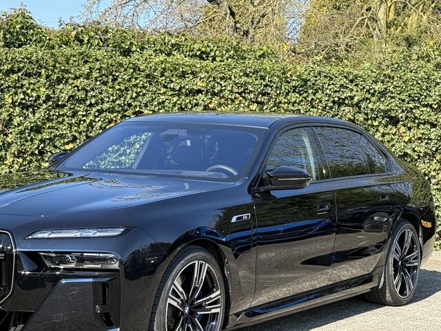 BMW 7-SERIE M760e xDrive | 21" | TV | Bowers & Wilkins Diamond | 4x Stoelverw + Stoelvent. + Massage | Exec. Drive Pro | Sky Lounge | CoPilot | Alcantara hemel | Trekhaak