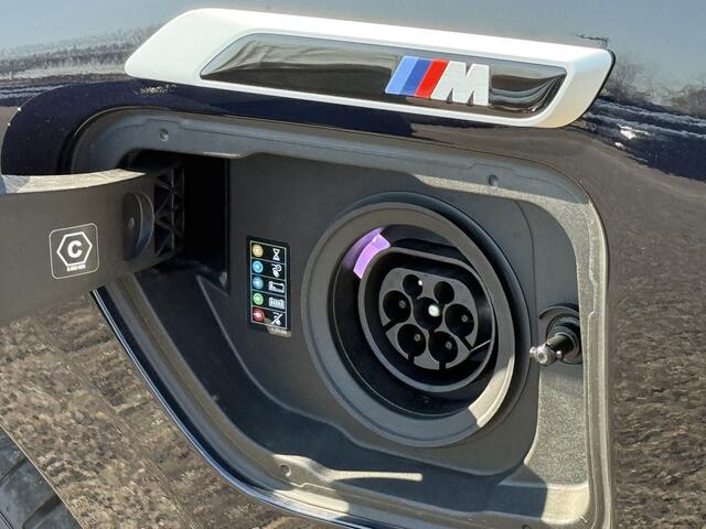 BMW 7-SERIE M760e xDrive | 21" | TV | Bowers & Wilkins Diamond | 4x Stoelverw + Stoelvent. + Massage | Exec. Drive Pro | Sky Lounge | CoPilot | Alcantara hemel | Trekhaak