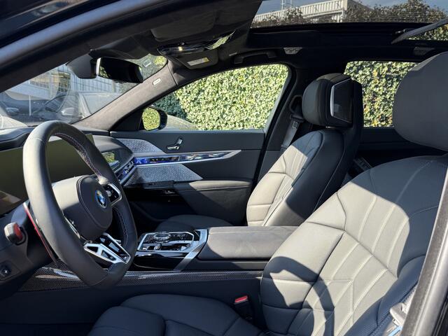 BMW 7-SERIE M760e xDrive | 21" | TV | Bowers & Wilkins Diamond | 4x Stoelverw + Stoelvent. + Massage | Exec. Drive Pro | Sky Lounge | CoPilot | Alcantara hemel | Trekhaak