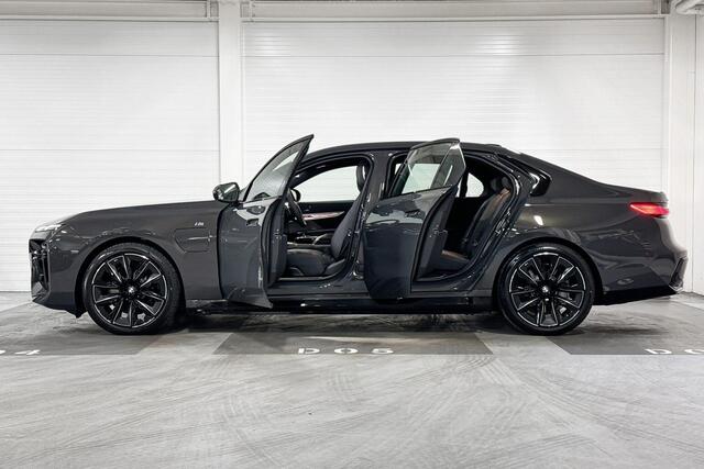 BMW 7-SERIE 750e xDrive | M-Sport Pro | Innovation Pack | Executive Pack | Executive Lounge Rear Console | Driving Assistant Professional | Sky Lounge