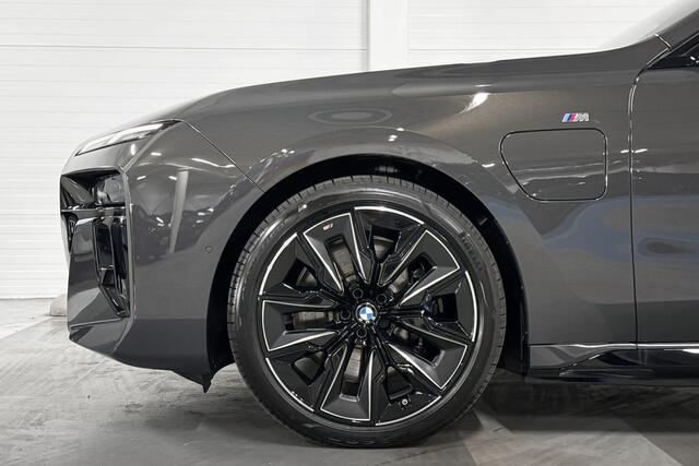 BMW 7-SERIE 750e xDrive | M-Sport Pro | Innovation Pack | Executive Pack | Executive Lounge Rear Console | Driving Assistant Professional | Sky Lounge