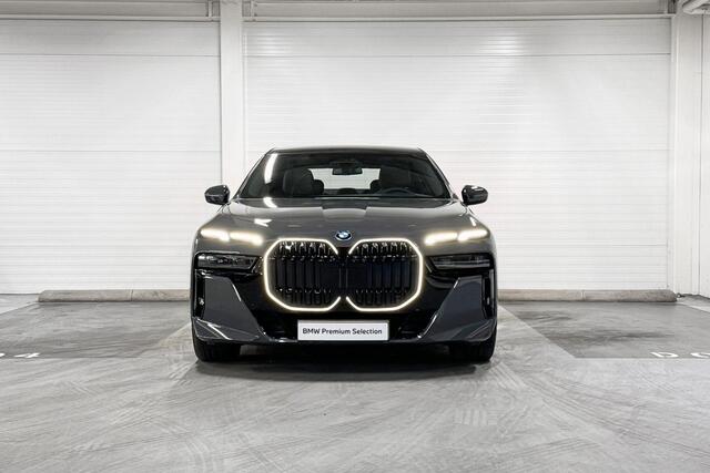 BMW 7-SERIE 750e xDrive | M-Sport Pro | Innovation Pack | Executive Pack | Executive Lounge Rear Console | Driving Assistant Professional | Sky Lounge
