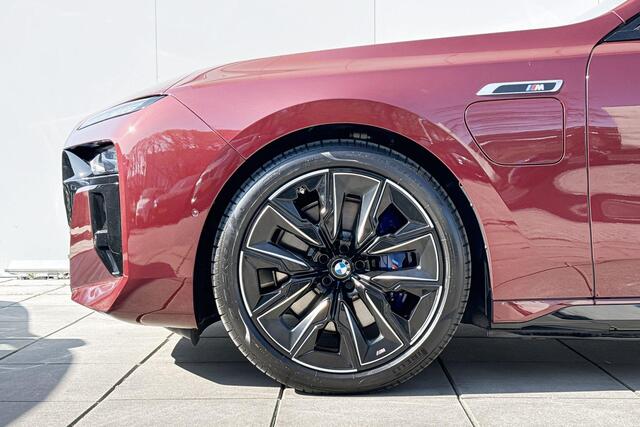 BMW 7-SERIE M760e xDrive / Bowers & Wilkins Diamond / Rear-seat Entertainment Experience / Iconic Glow kristalkoplampen / Elektrisch openen & sluiten portieren / Panoramadak Sky Lounge / Stoelventilatie voor & achter / Stoelmassage voor & achter / Driving Assistant P