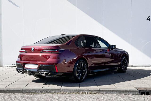 BMW 7-SERIE M760e xDrive / Bowers & Wilkins Diamond / Rear-seat Entertainment Experience / Iconic Glow kristalkoplampen / Elektrisch openen & sluiten portieren / Panoramadak Sky Lounge / Stoelventilatie voor & achter / Stoelmassage voor & achter / Driving Assistant P