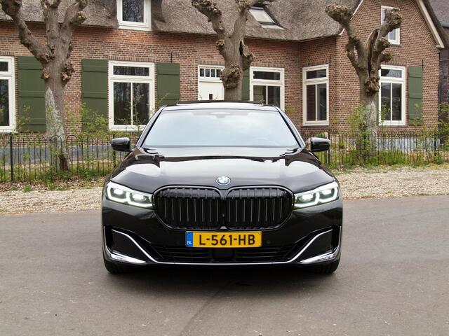 BMW 7-SERIE 745e High Executive | Panoramadak | Harman Kardon | Camera | Head-up display | Sfeerverlichting | Full Option |