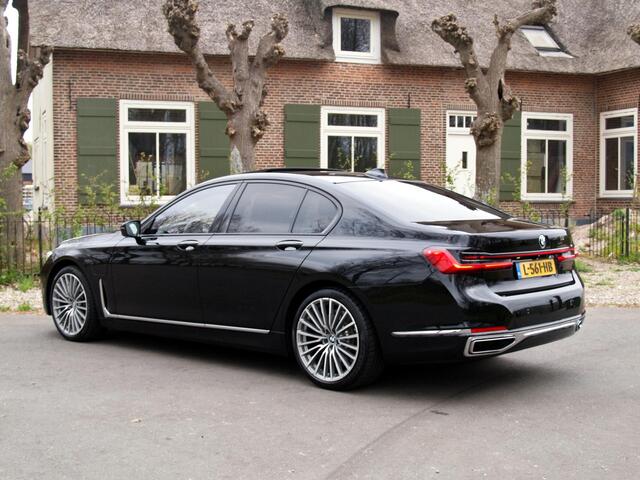 BMW 7-SERIE 745e High Executive | Panoramadak | Harman Kardon | Camera | Head-up display | Sfeerverlichting | Full Option |