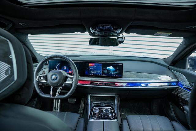BMW 7-SERIE M760e xDrive Carbon 22" Velgen FireTV Ambient Softclose FULL OPTION! Trekhaak