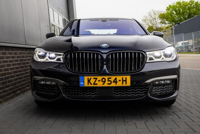 BMW 7-SERIE 750i 449 pk xDrive M-Sportpakket / NL-Auto/ Laser/ Head-Up/ 360-Camera/ Soft-Close/ Keyless/ Nappa-Leder/ Adap.Cruise/ Schuifdak/ Luchtvering/ Camera/ 20'' LMV