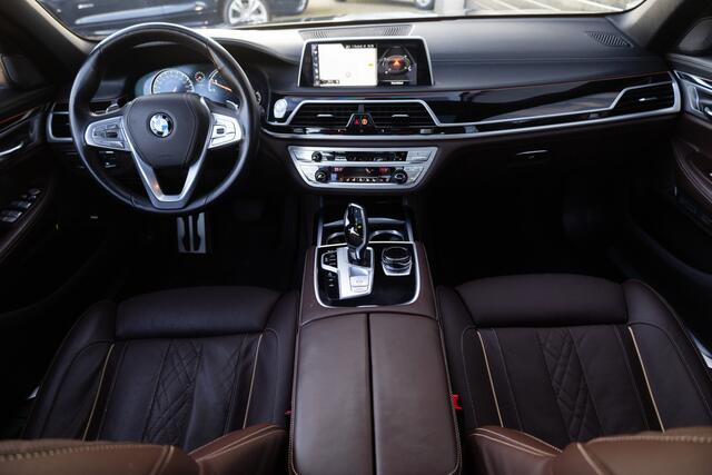 BMW 7-SERIE 750i 449 pk xDrive M-Sportpakket / NL-Auto/ Laser/ Head-Up/ 360-Camera/ Soft-Close/ Keyless/ Nappa-Leder/ Adap.Cruise/ Schuifdak/ Luchtvering/ Camera/ 20'' LMV