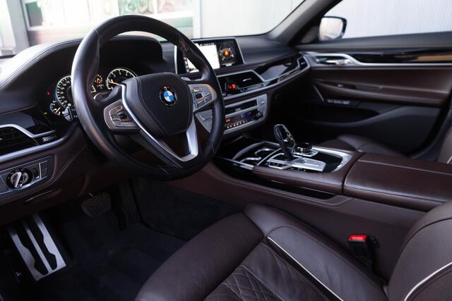 BMW 7-SERIE 750i 449 pk xDrive M-Sportpakket / NL-Auto/ Laser/ Head-Up/ 360-Camera/ Soft-Close/ Keyless/ Nappa-Leder/ Adap.Cruise/ Schuifdak/ Luchtvering/ Camera/ 20'' LMV